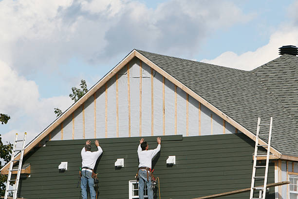 Professional Siding technician working in Shakopee, MN